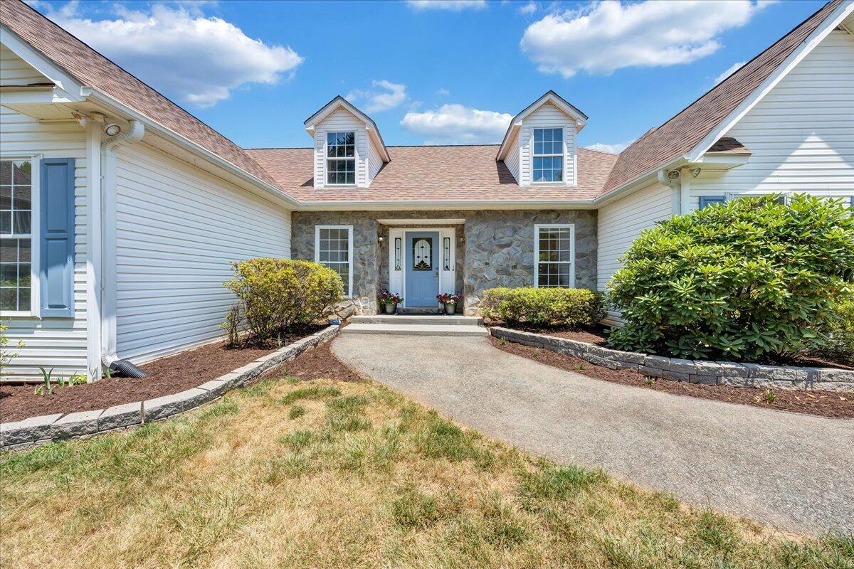 300 Egret DR