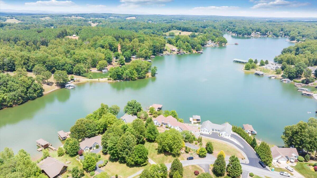 300 Egret DR