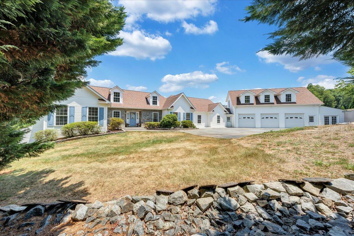 300 Egret DR