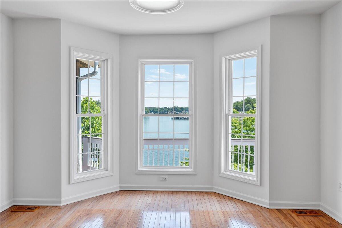 300 Egret DR