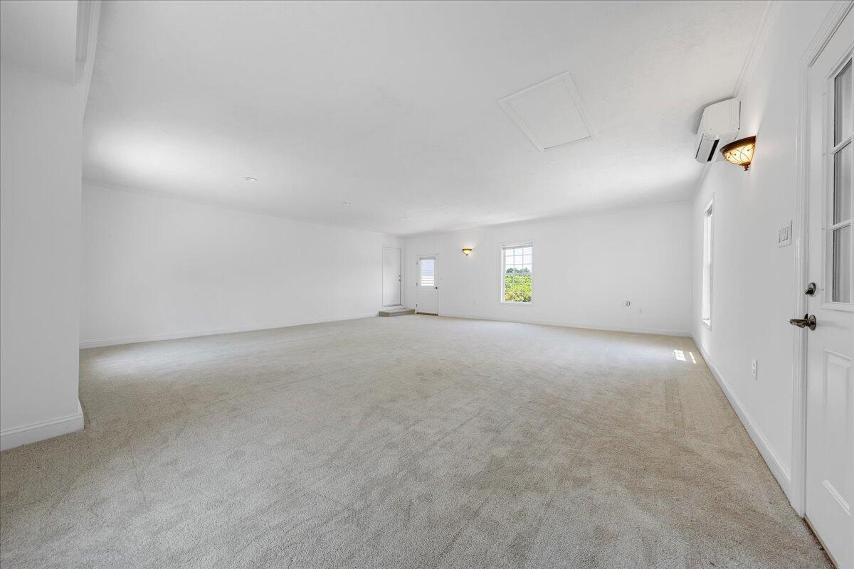 300 Egret DR
