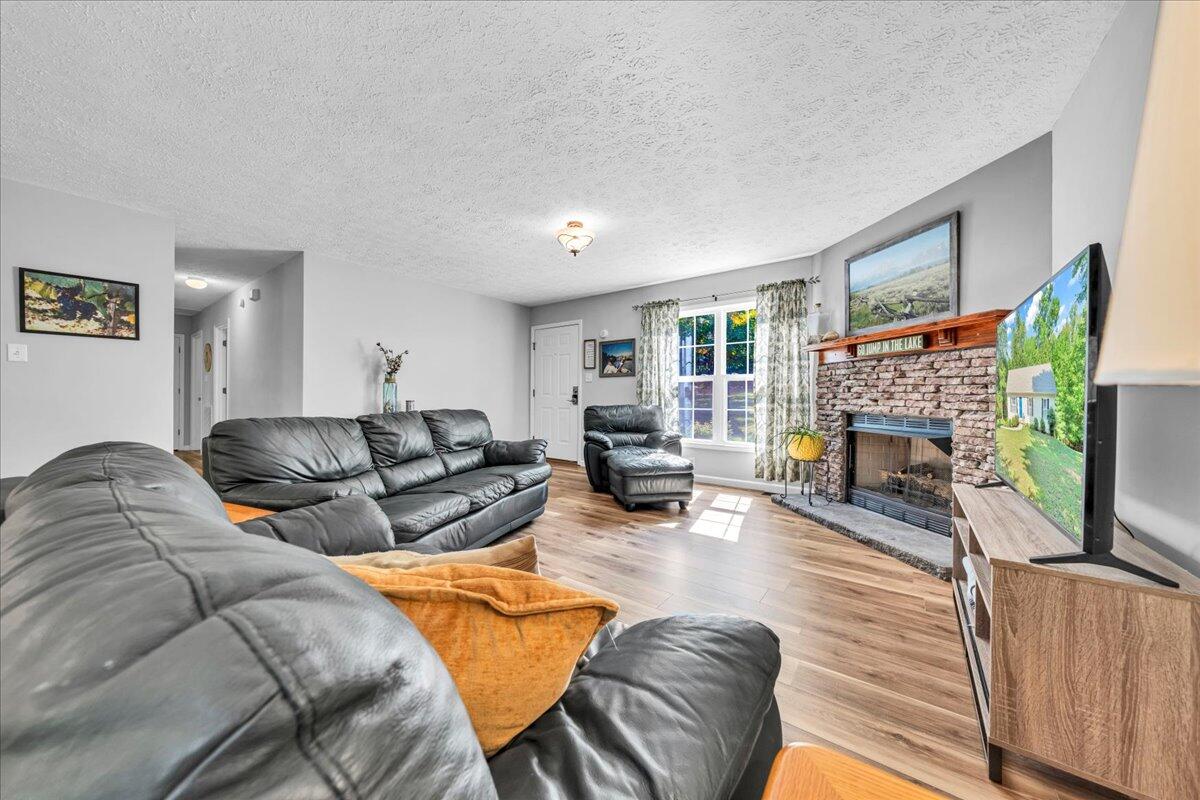 240 Fingerlake RD