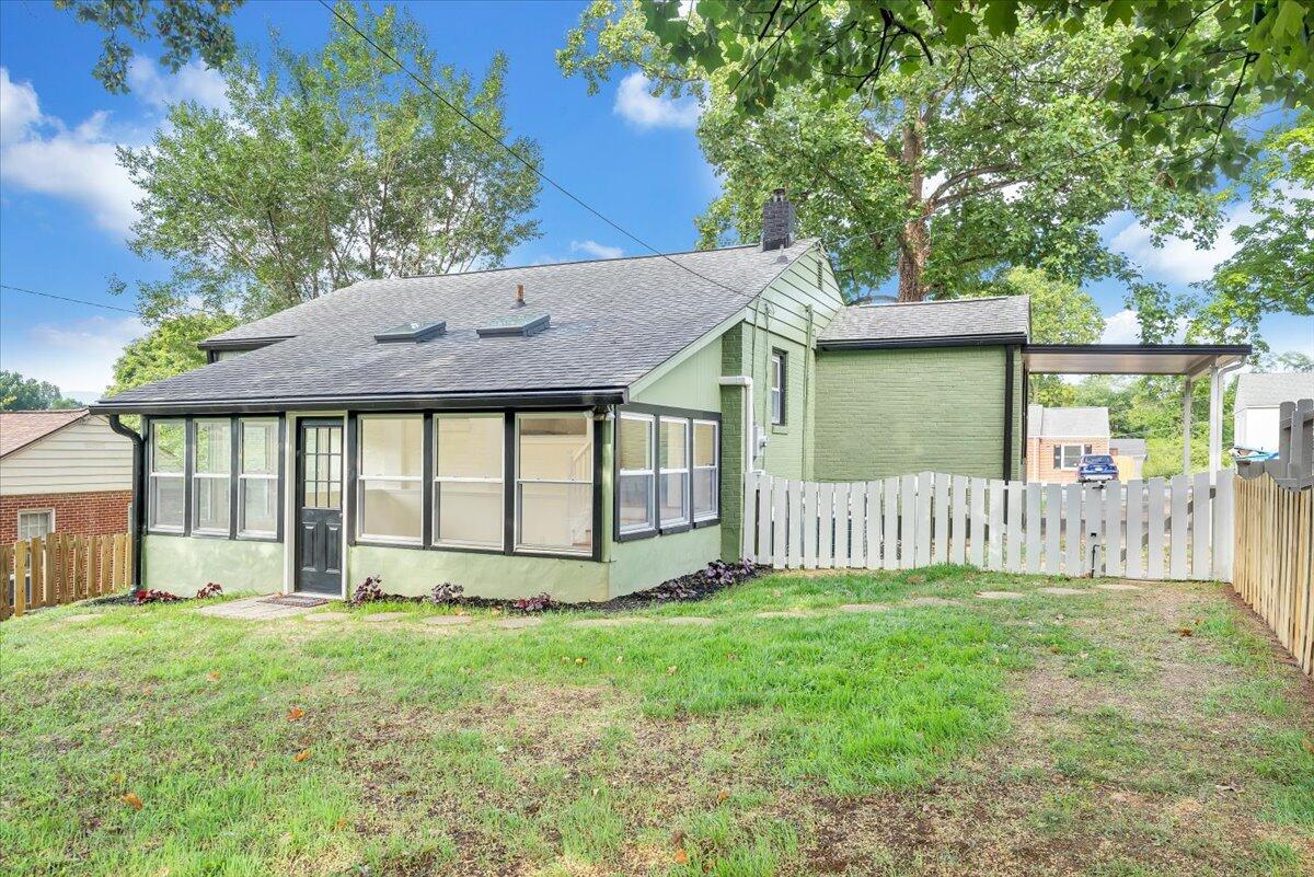 1816 Fareham RD SW
