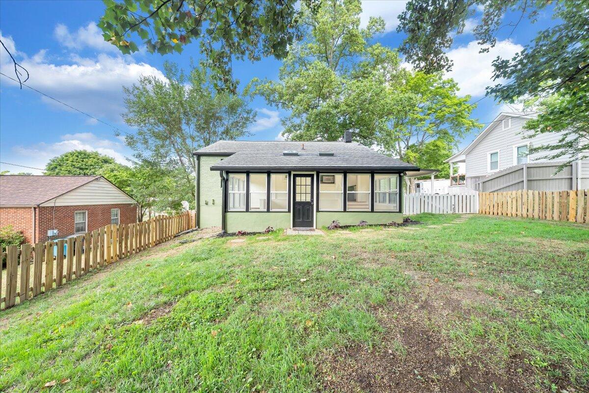 1816 Fareham RD SW