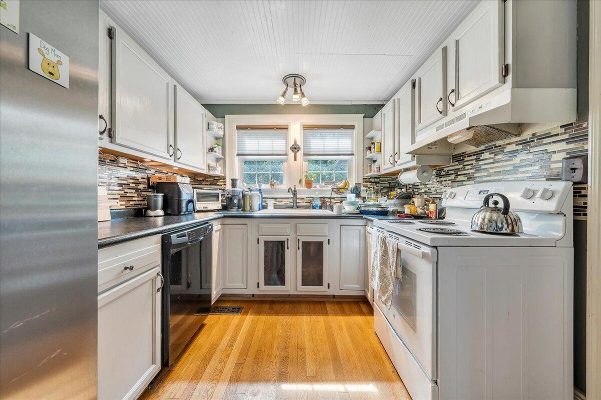 1917 Sherwood AVE SW
