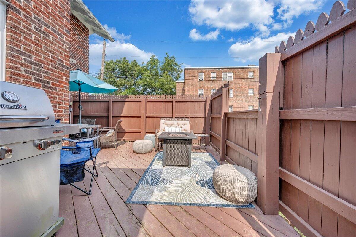 1917 Sherwood AVE SW