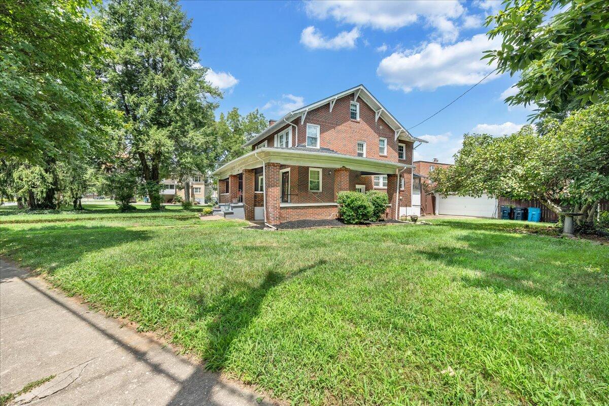 1917 Sherwood AVE SW