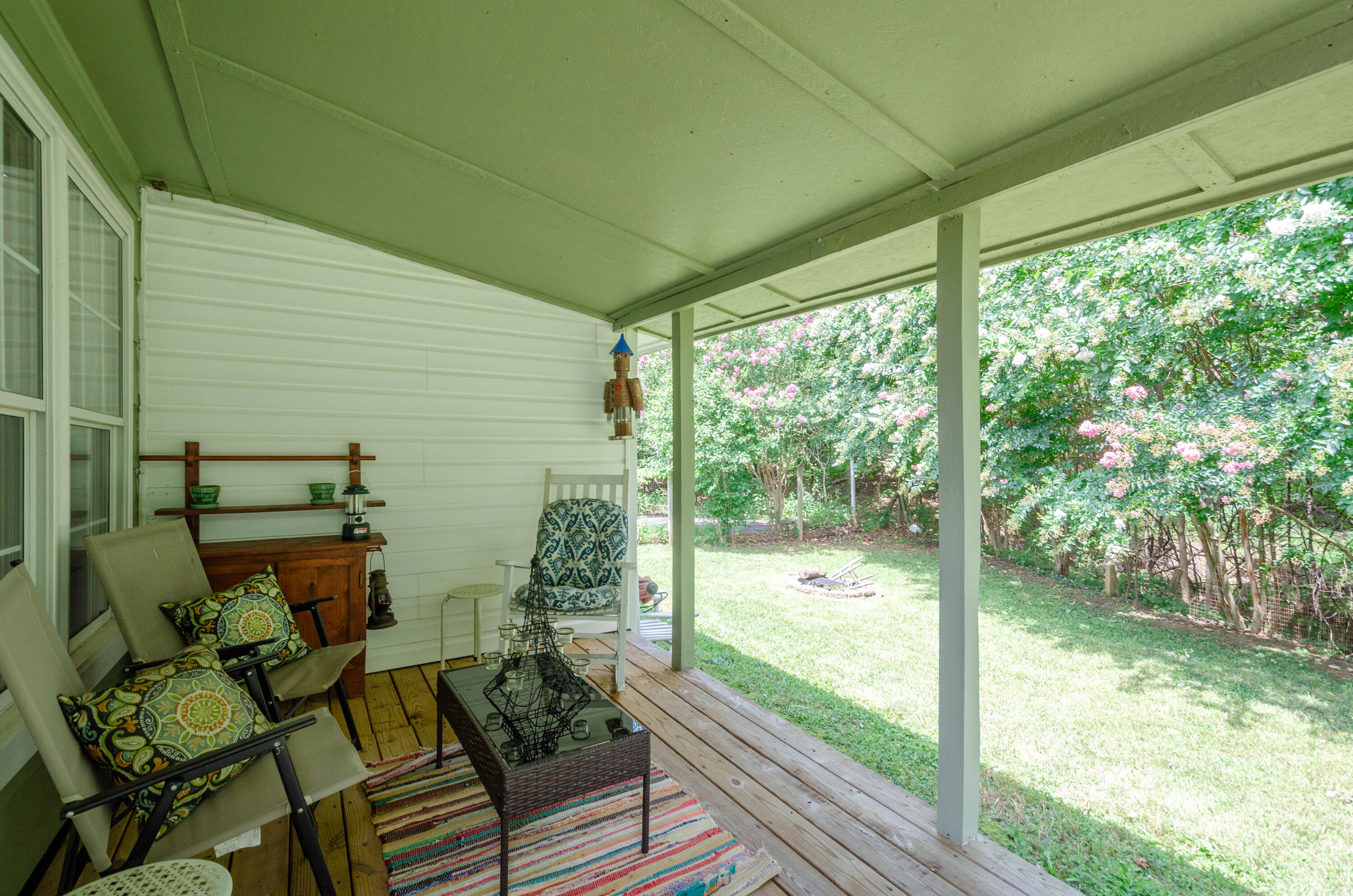 946 Estates RD SE
