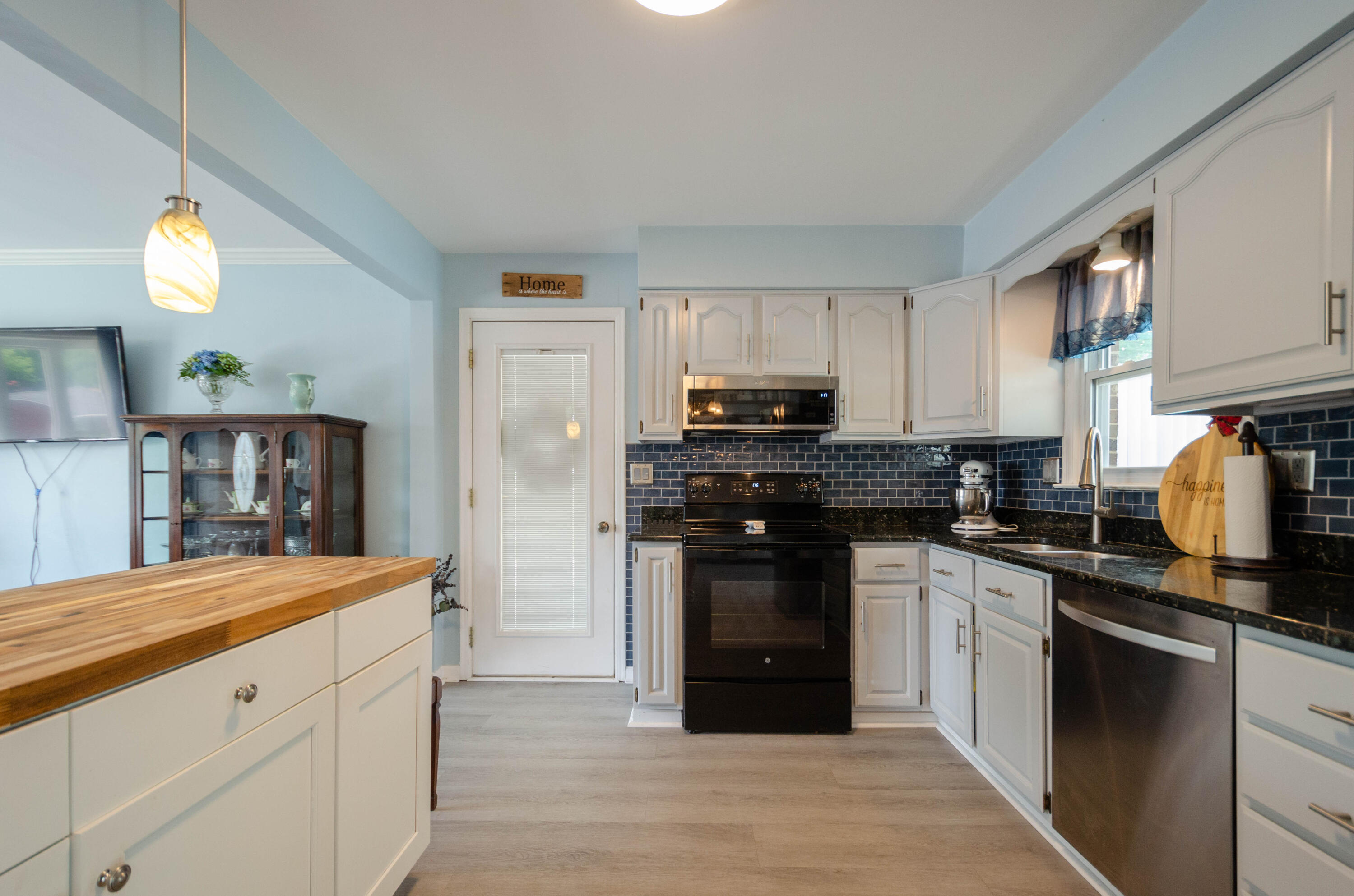 946 Estates RD SE