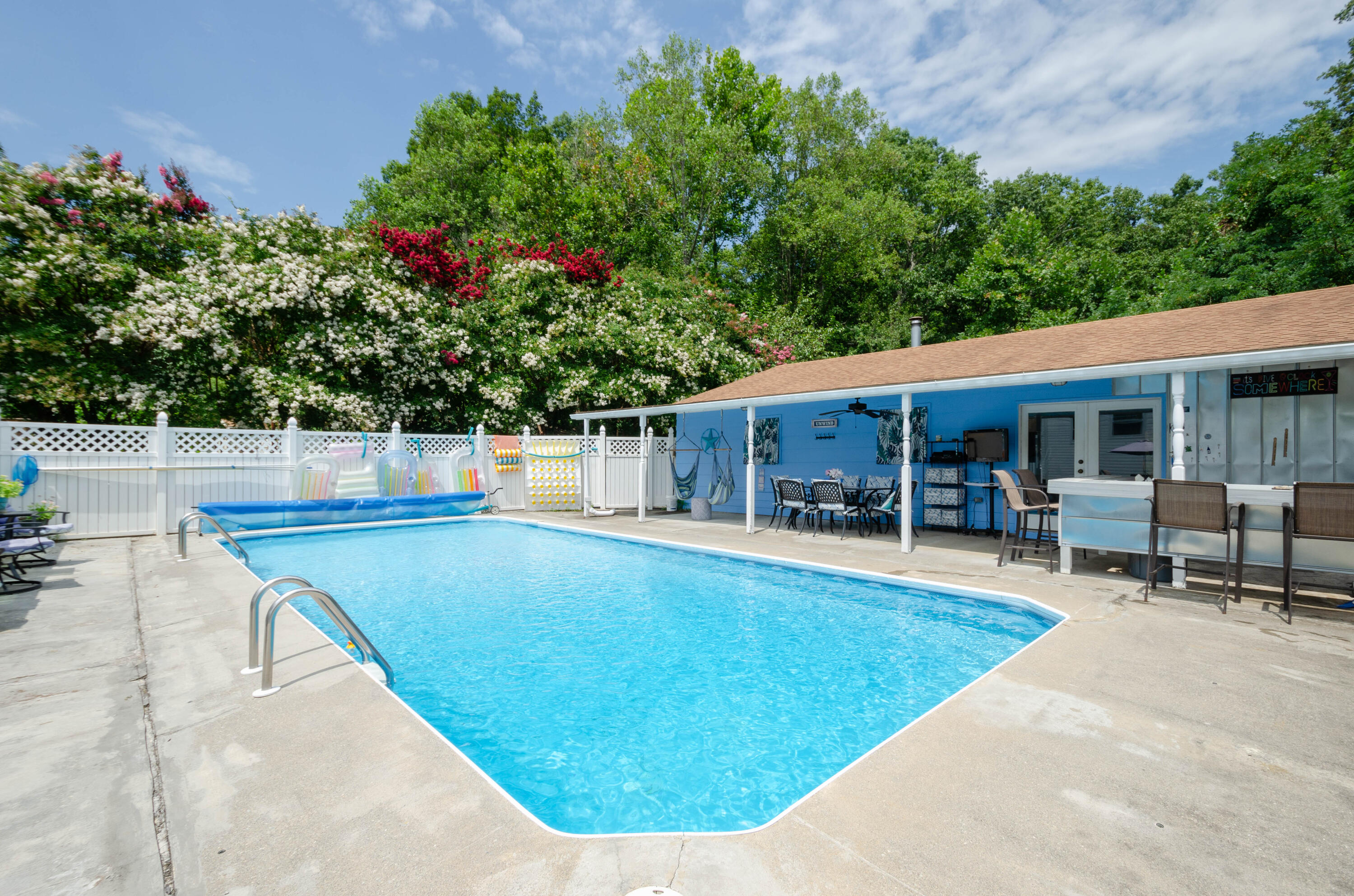 946 Estates RD SE