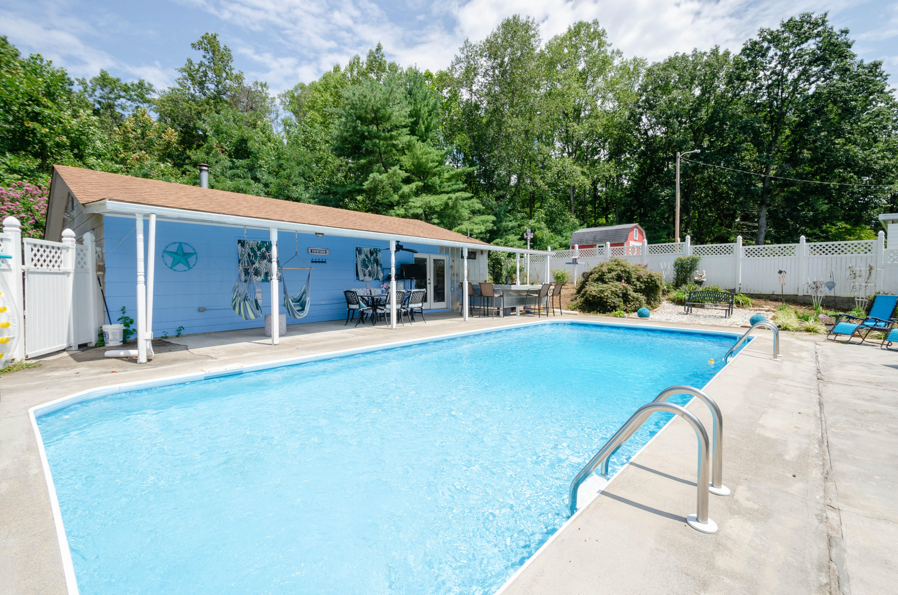 946 Estates RD SE