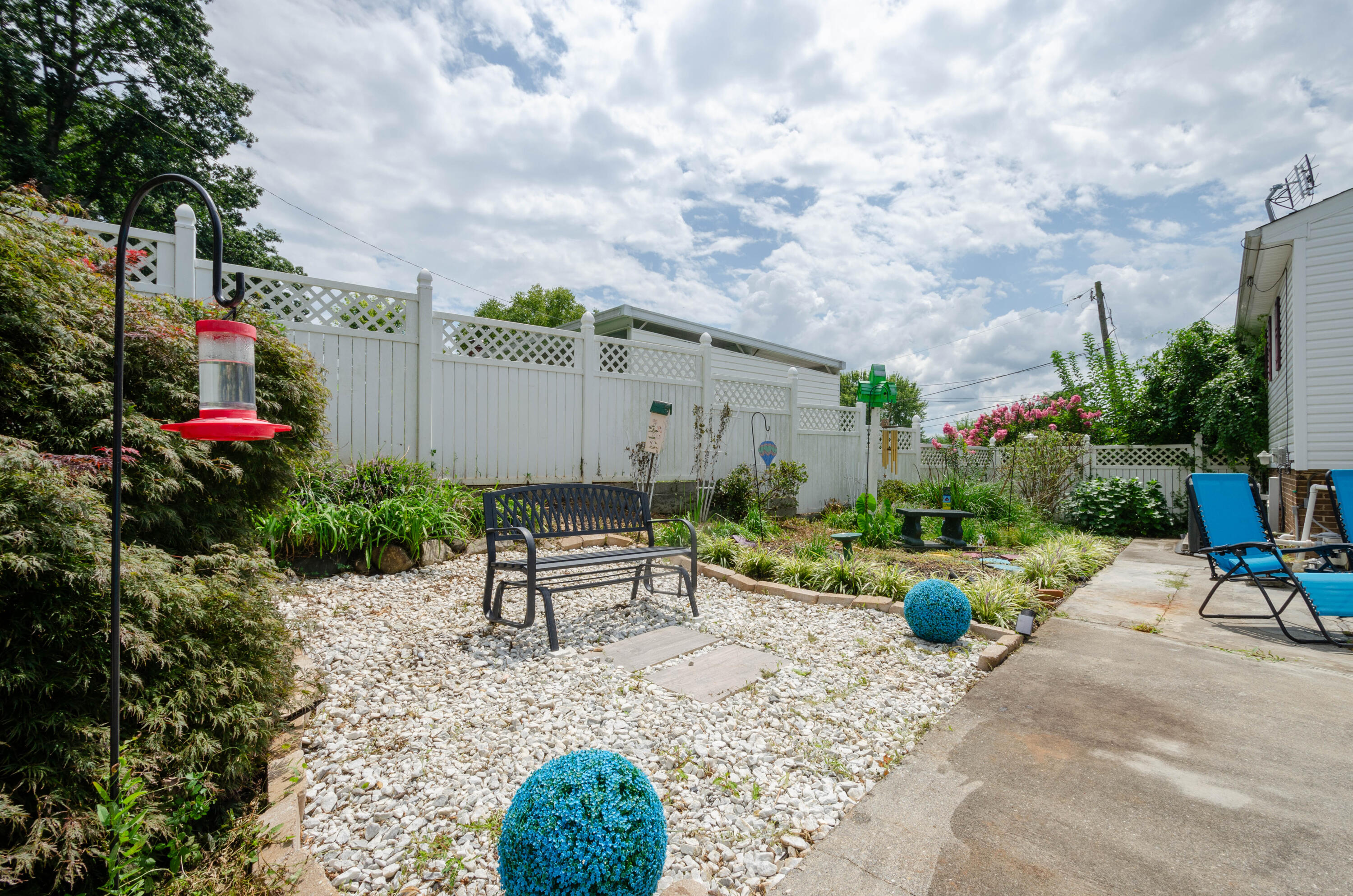 946 Estates RD SE