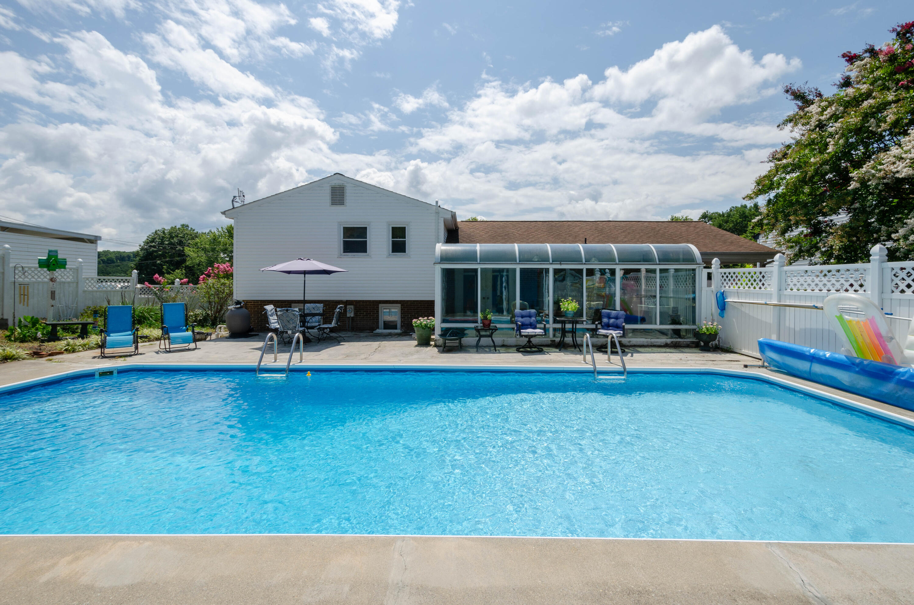 946 Estates RD SE