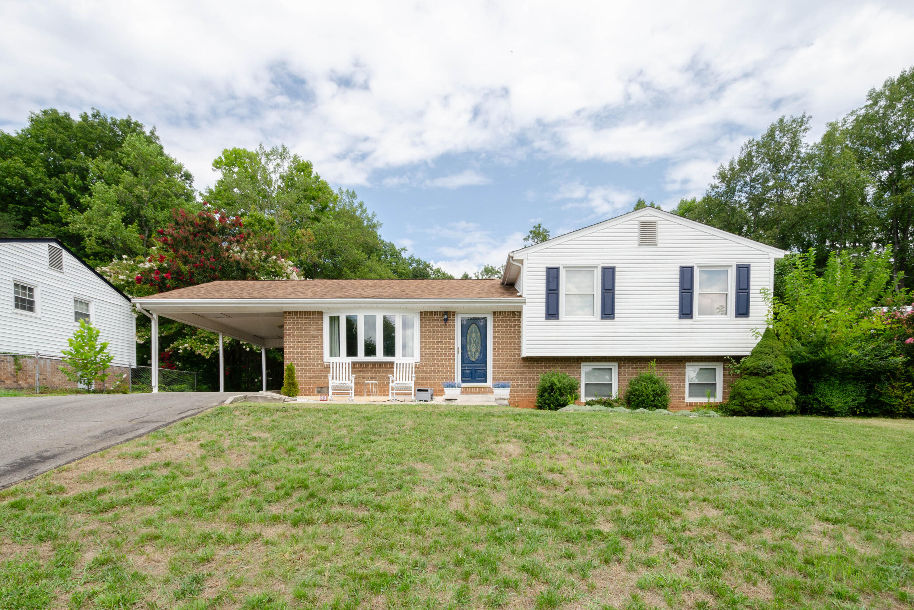 946 Estates RD SE