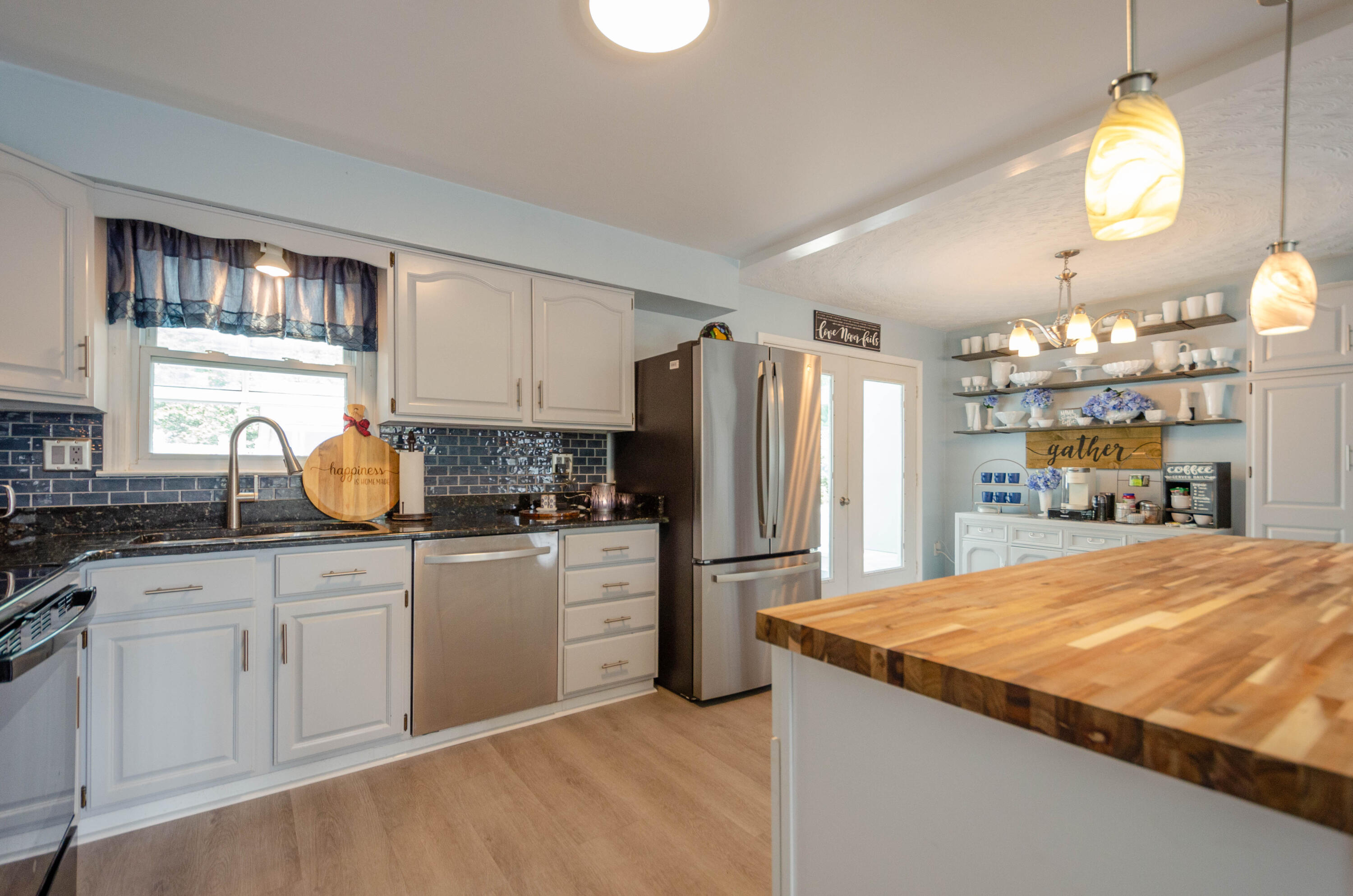 946 Estates RD SE