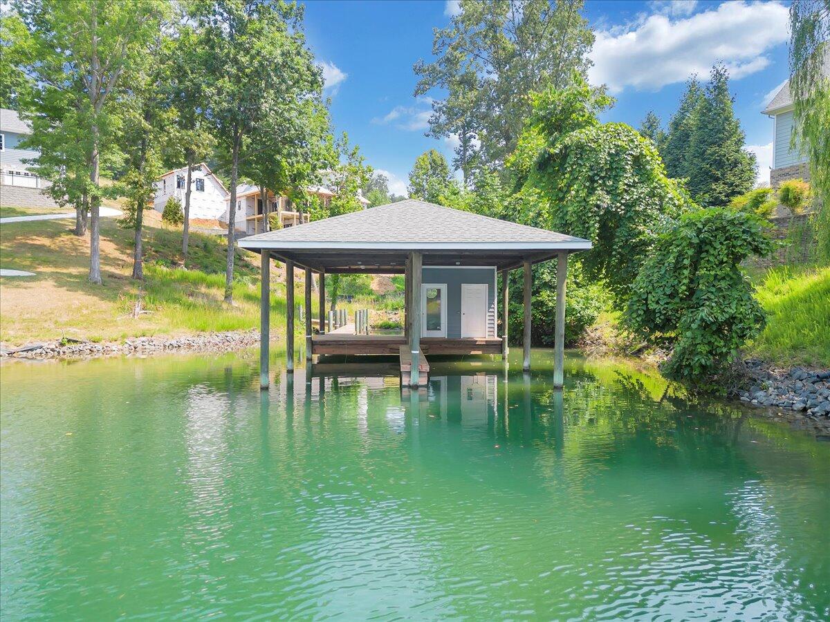 173 Compass Cove CIR