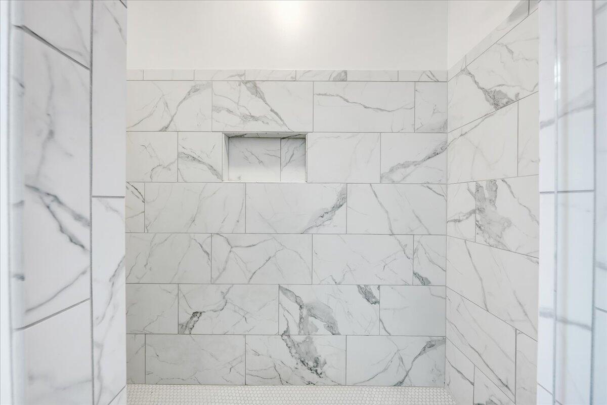 173 Compass Cove CIR