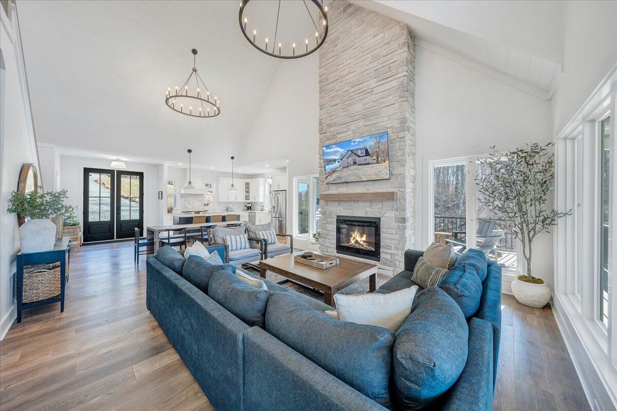 173 Compass Cove CIR