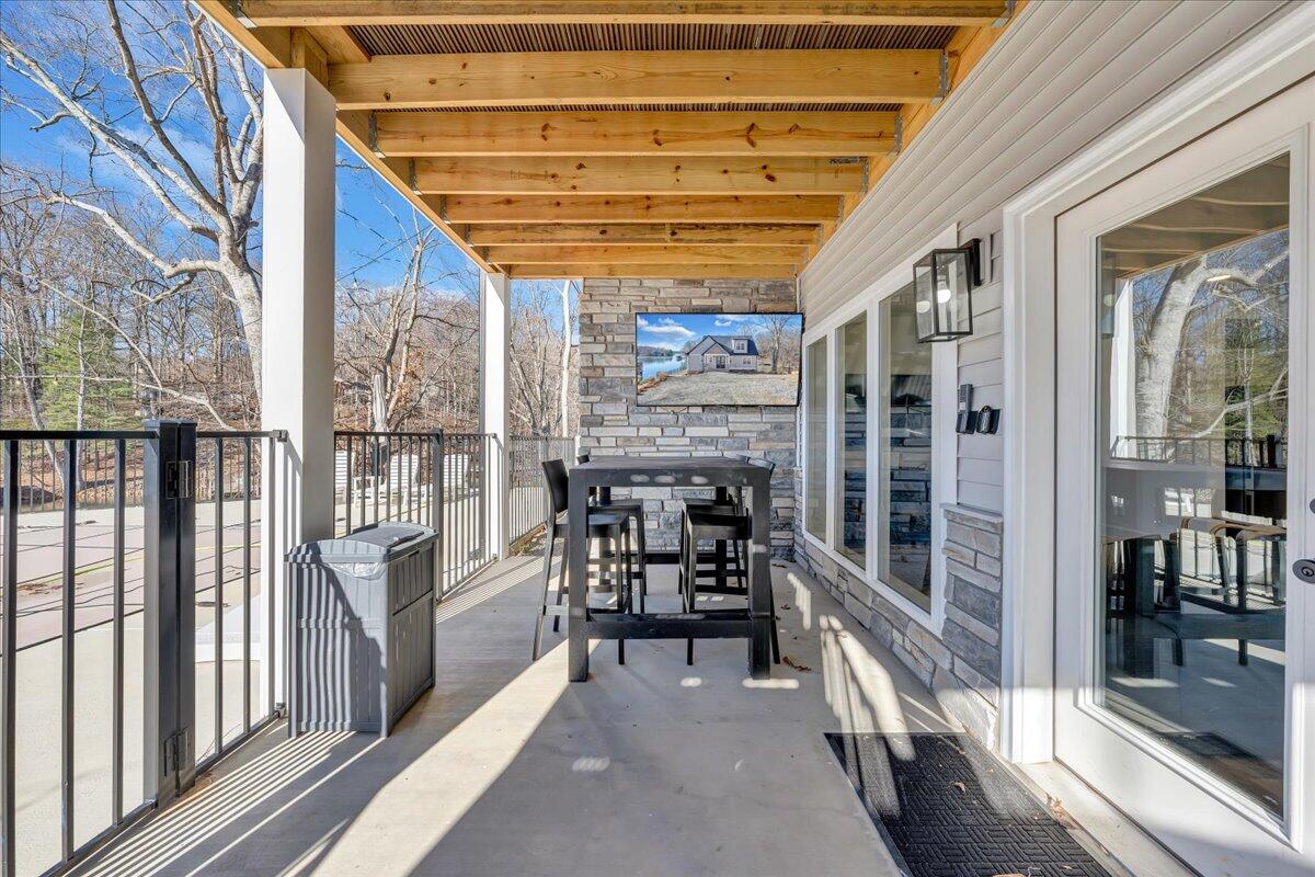 173 Compass Cove CIR