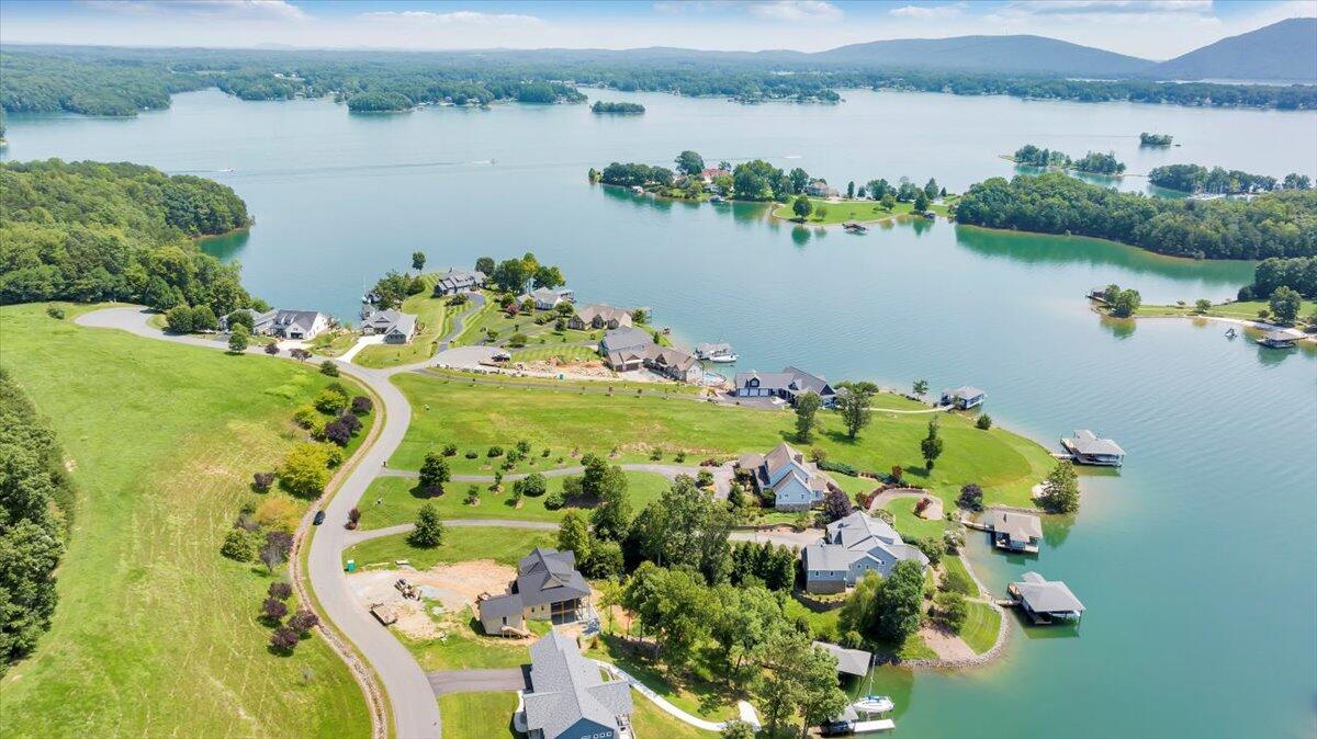 173 Compass Cove CIR