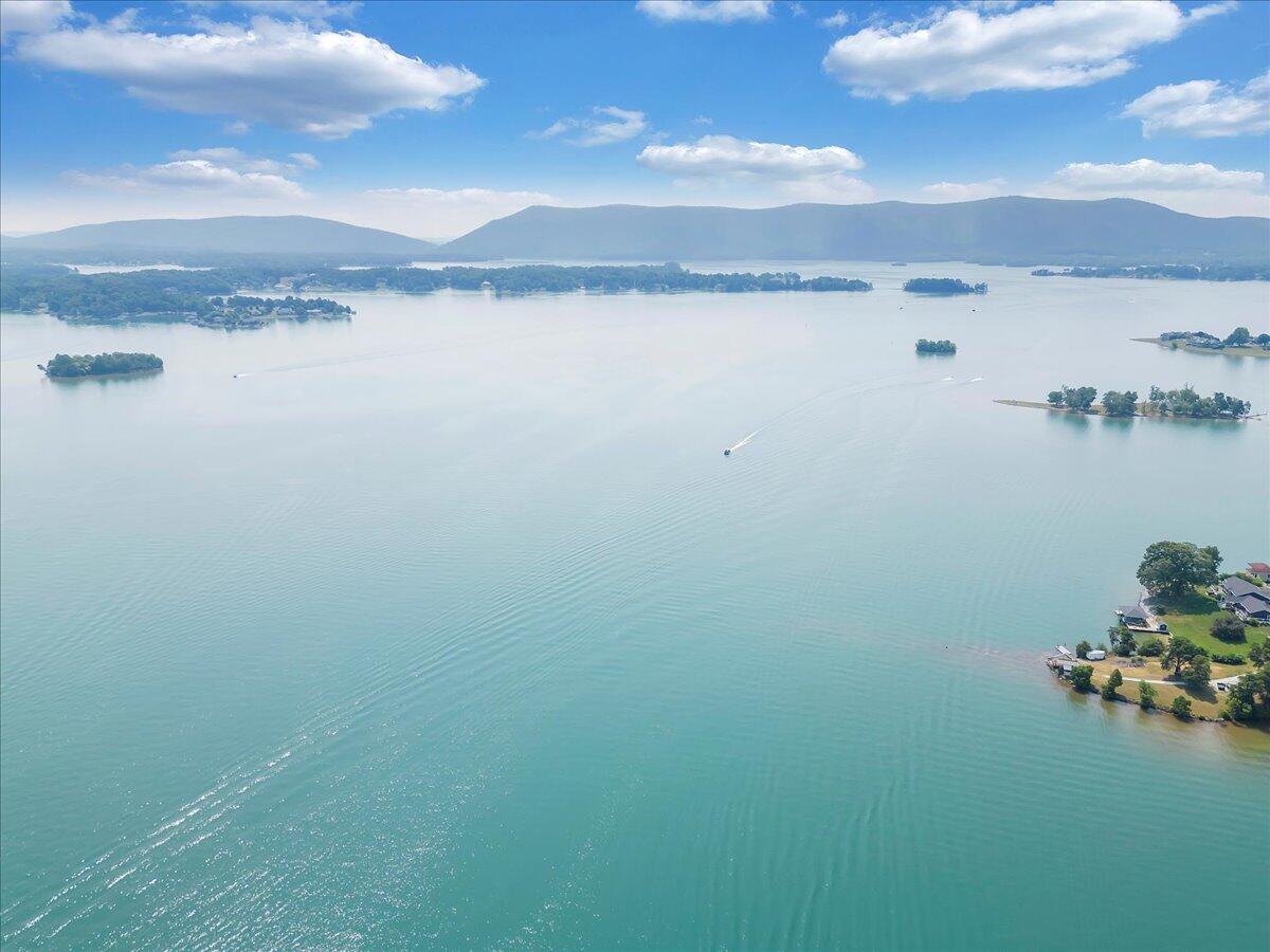 173 Compass Cove CIR