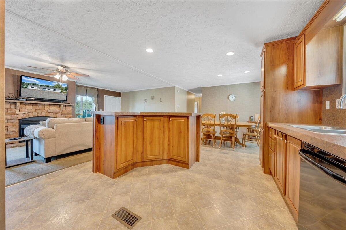1492 Kaseys Lakeview DR