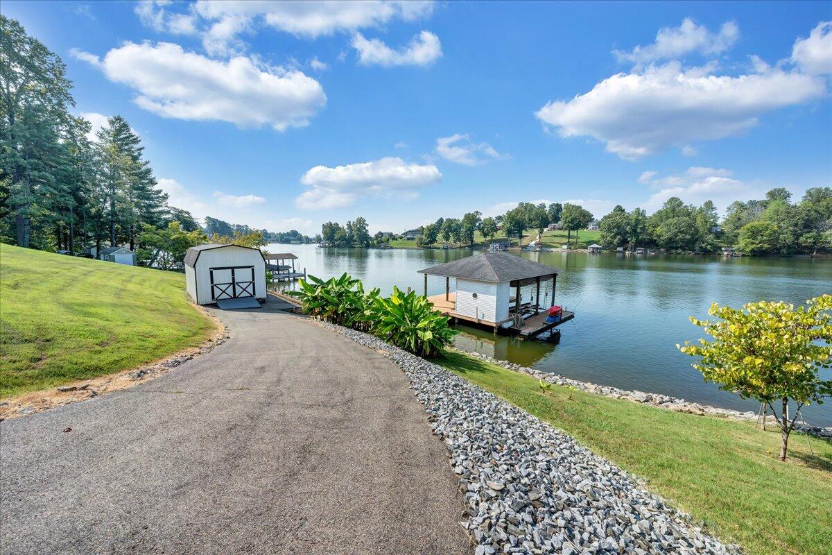 1492 Kaseys Lakeview DR