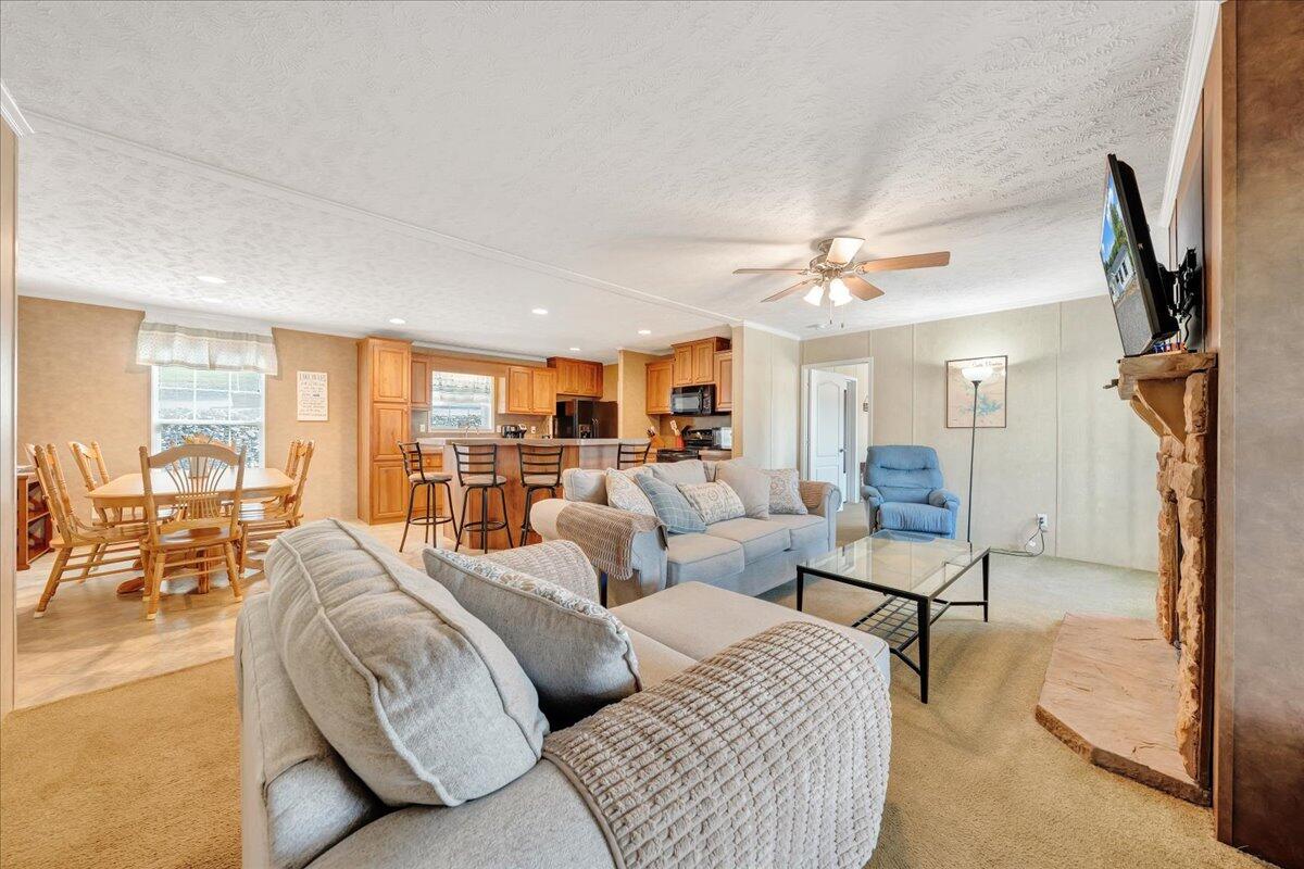1492 Kaseys Lakeview DR