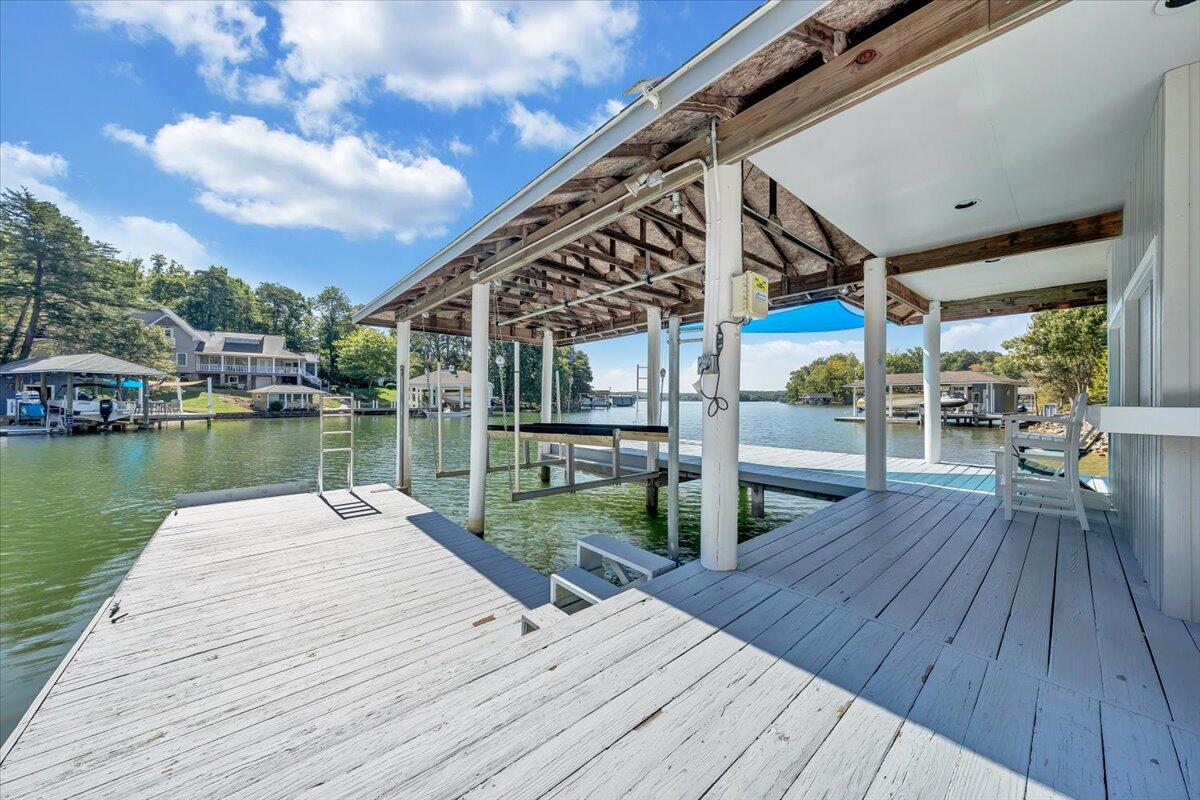 109 Hillview DR