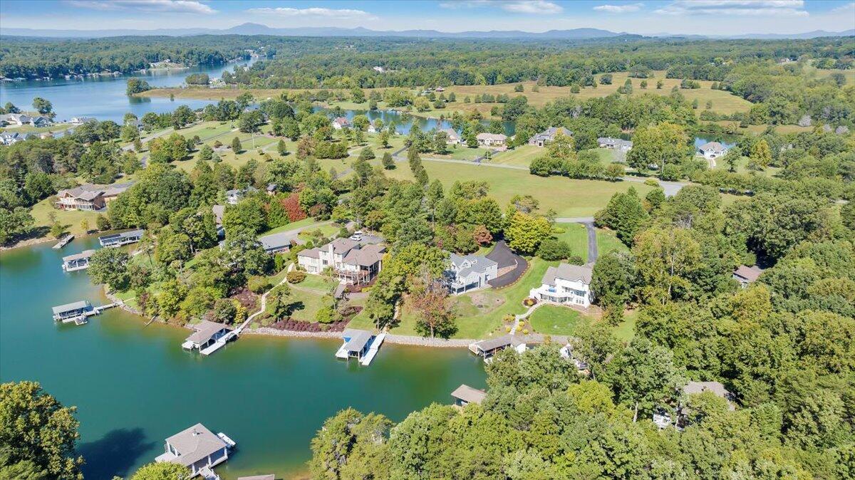 109 Hillview DR
