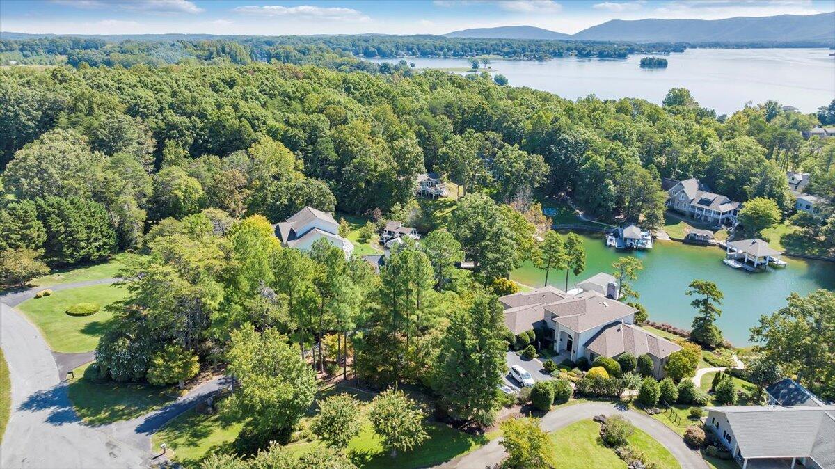 109 Hillview DR