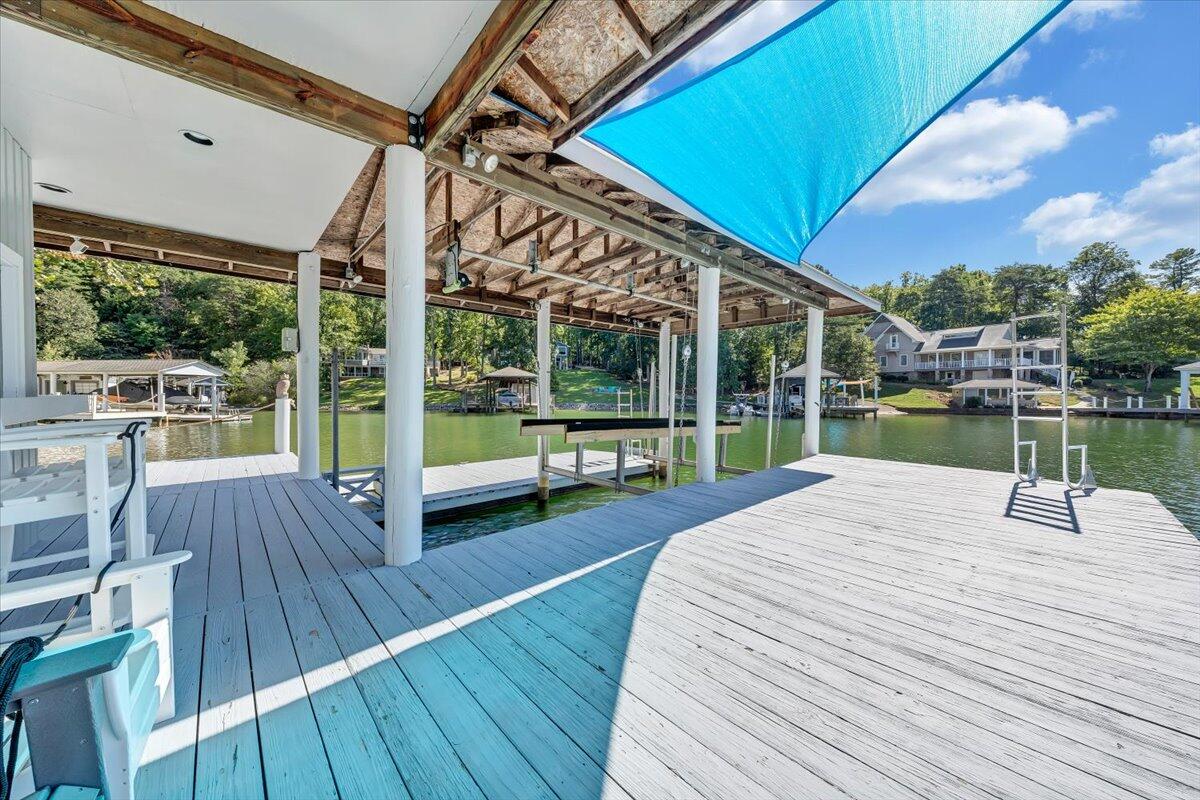 109 Hillview DR