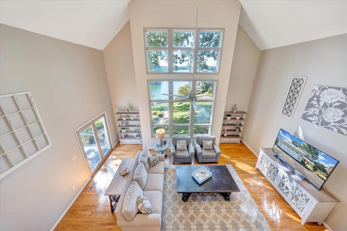 109 Hillview DR