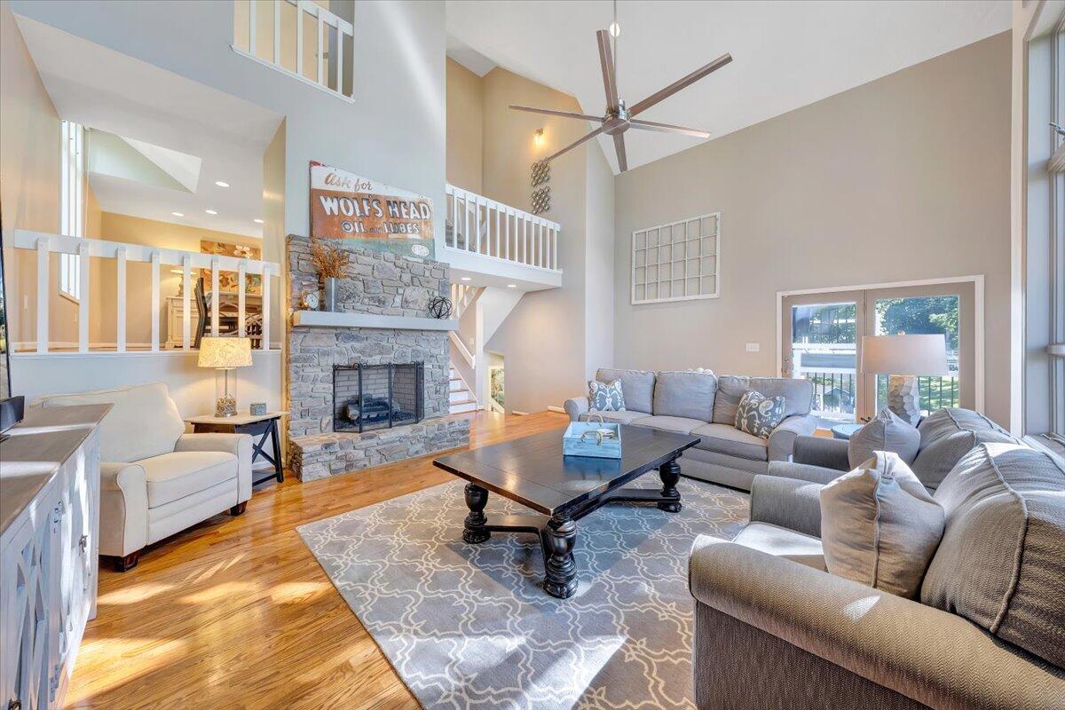 109 Hillview DR