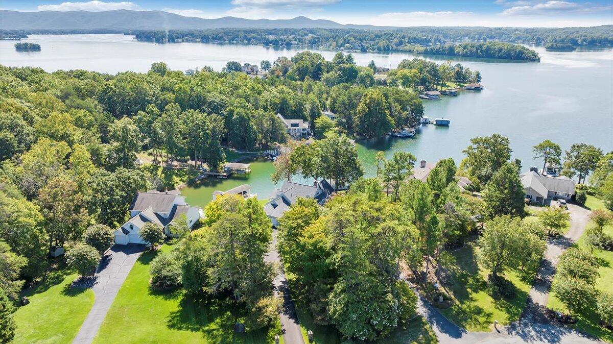 109 Hillview DR