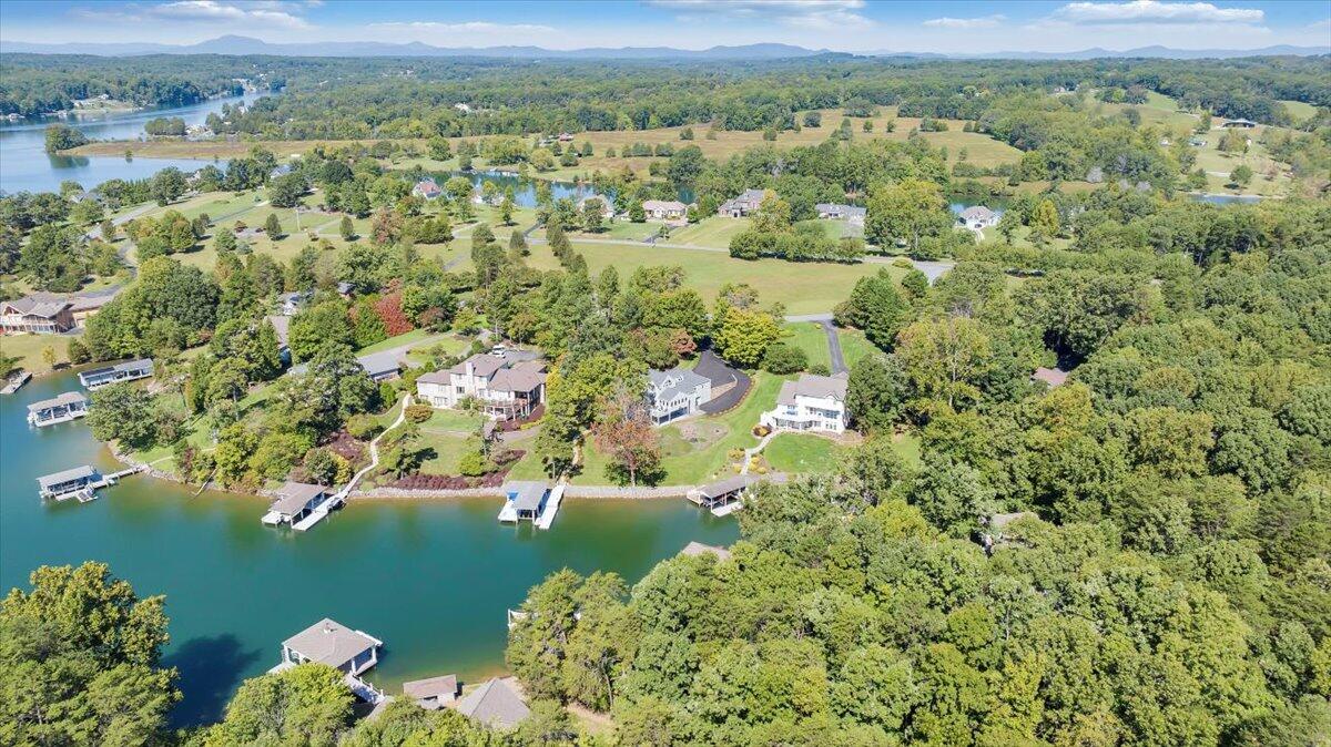 109 Hillview DR