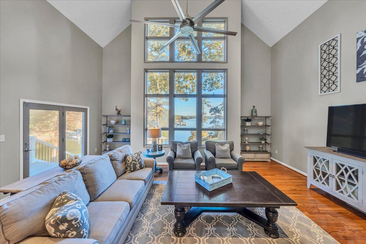 109 Hillview DR