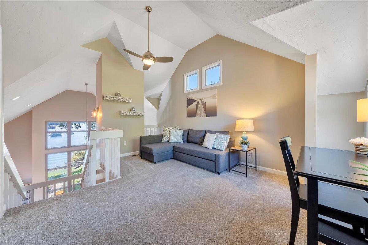 109 Hillview DR