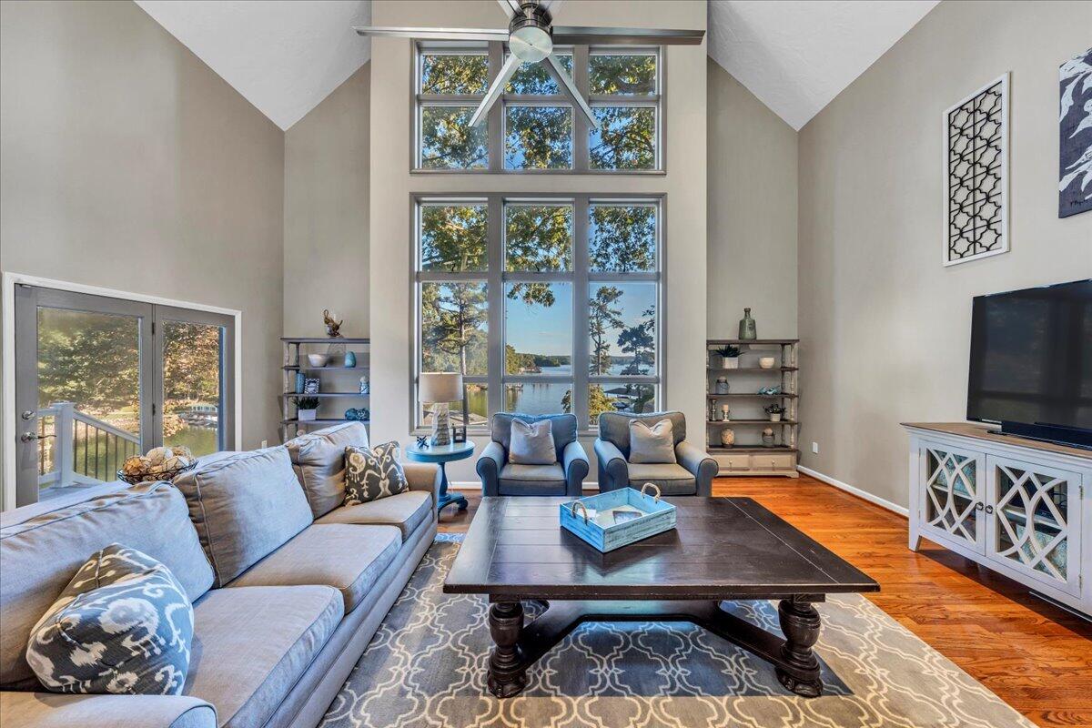 109 Hillview DR