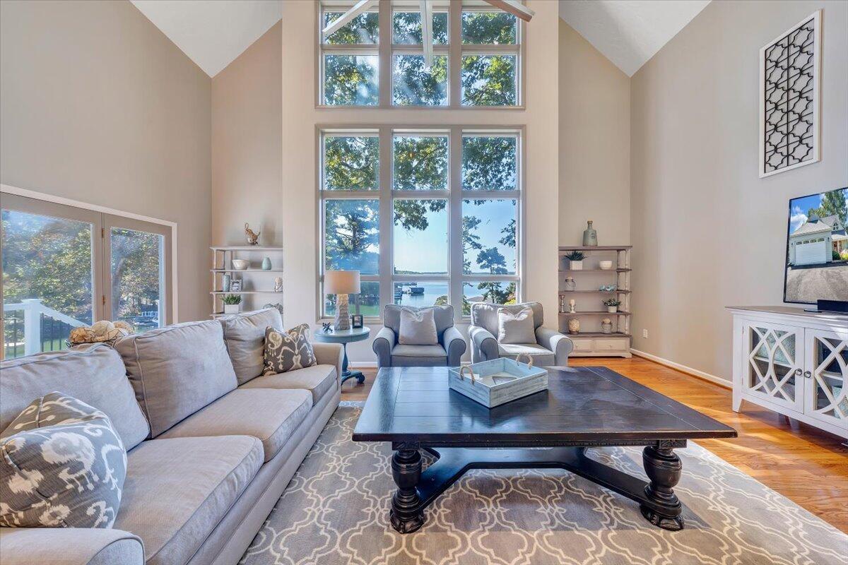 109 Hillview DR