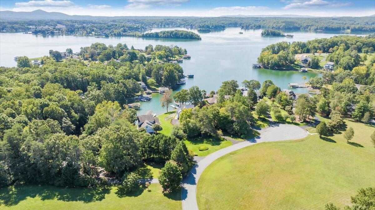109 Hillview DR