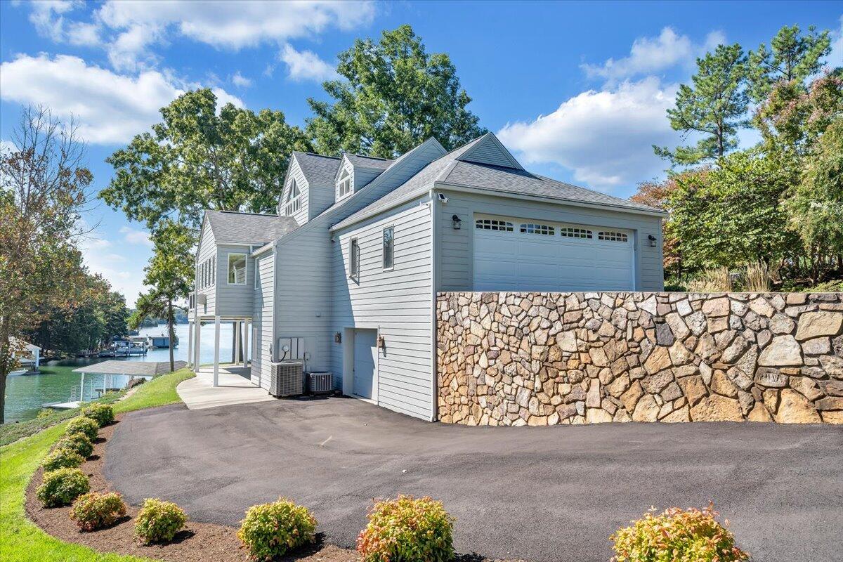109 Hillview DR