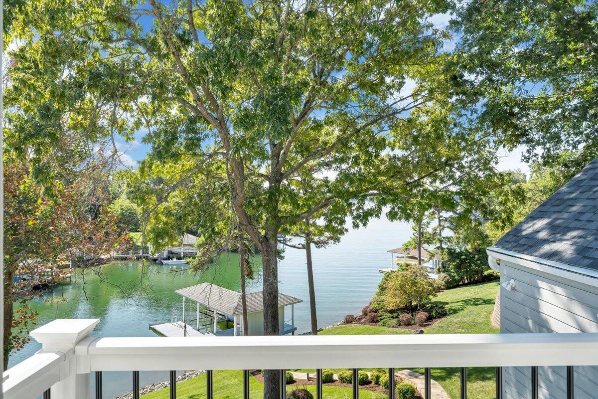109 Hillview DR