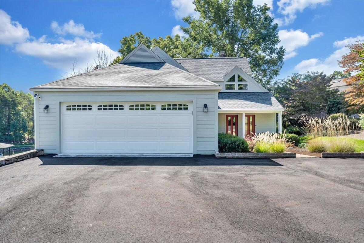 109 Hillview DR
