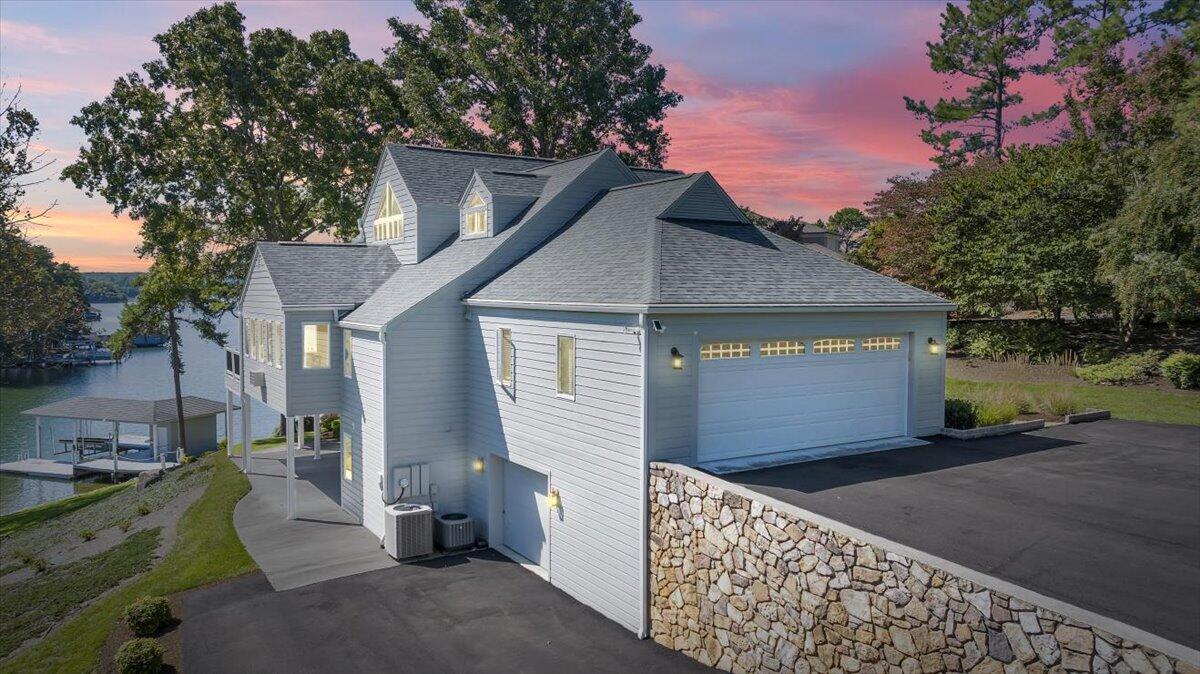 109 Hillview DR