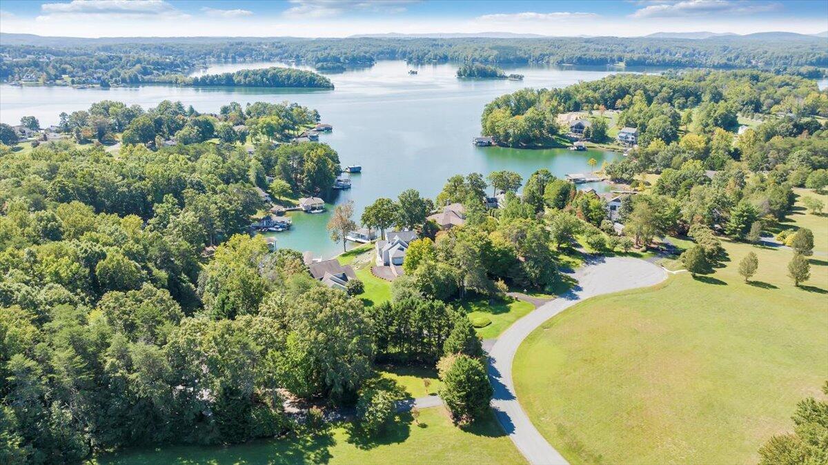 109 Hillview DR