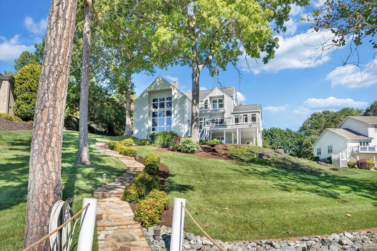 109 Hillview DR