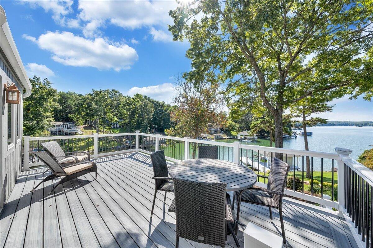 109 Hillview DR