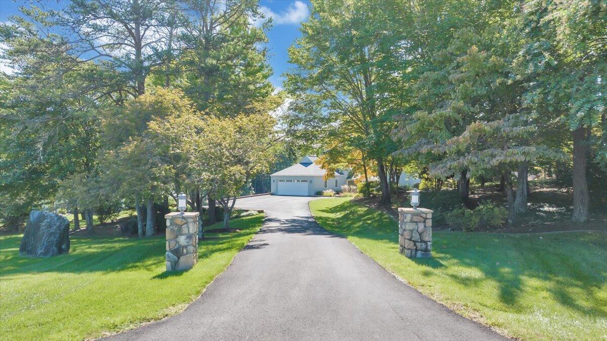 109 Hillview DR
