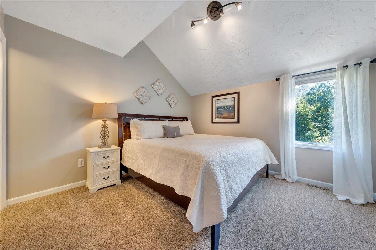 109 Hillview DR